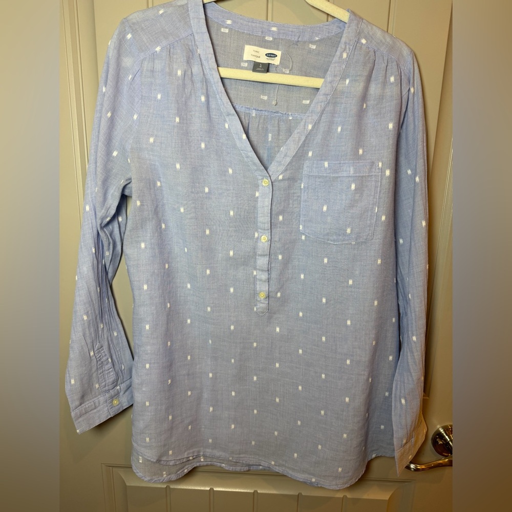 Women's Old Navy Swiss dot blue top Large
